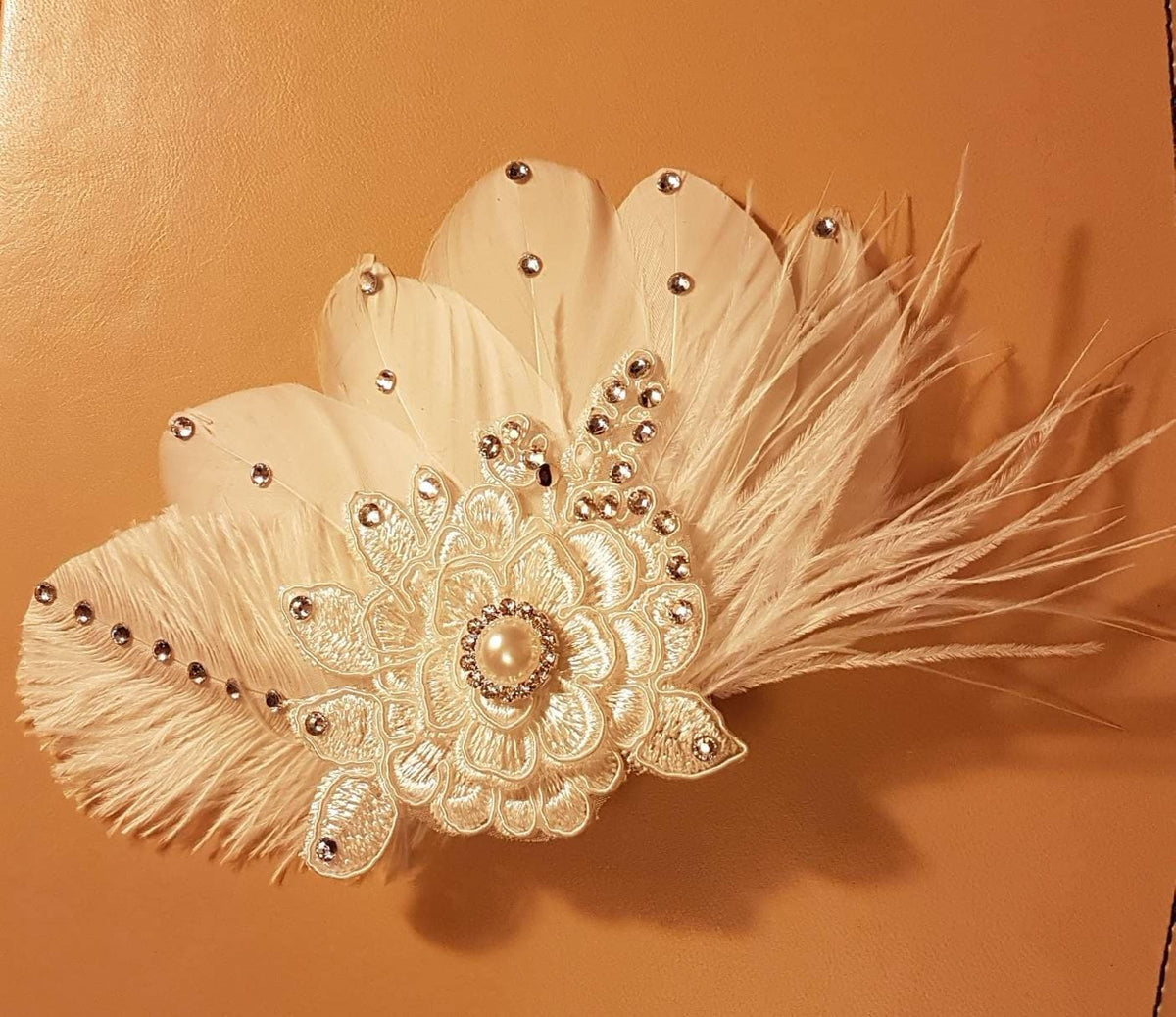 Bridal Hair Clip Bridal Feather Fascinator, Feather Hair Piece, Wedding Hair Accessory, ivory feather hair clip, Bridal feather fascinator