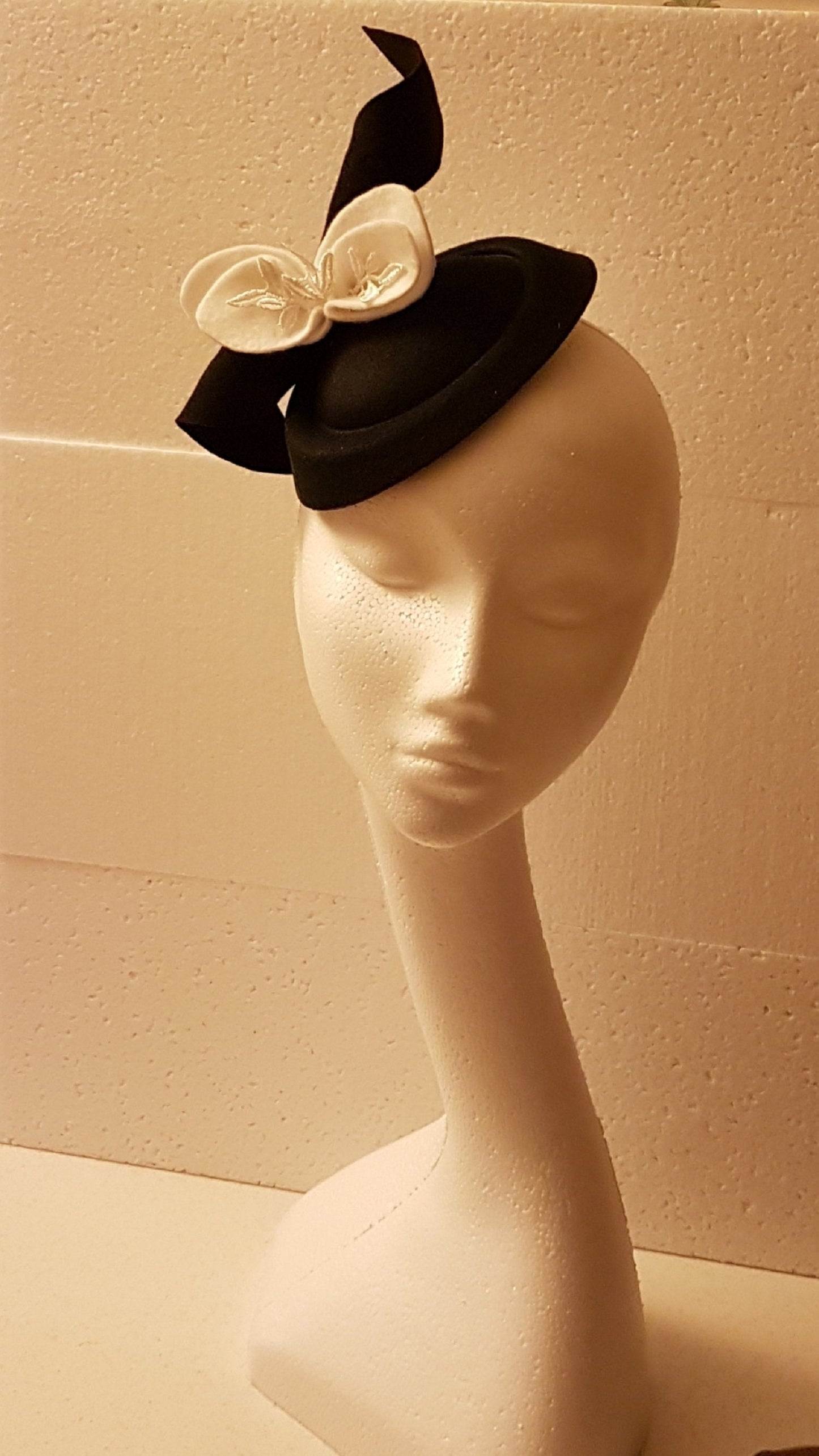 Black Pillbox felt Hat fascinator #Black Felt hat with White felt leaves Ascot hat fascinator Wedding,Race,Cocktail,Church hat fascinator