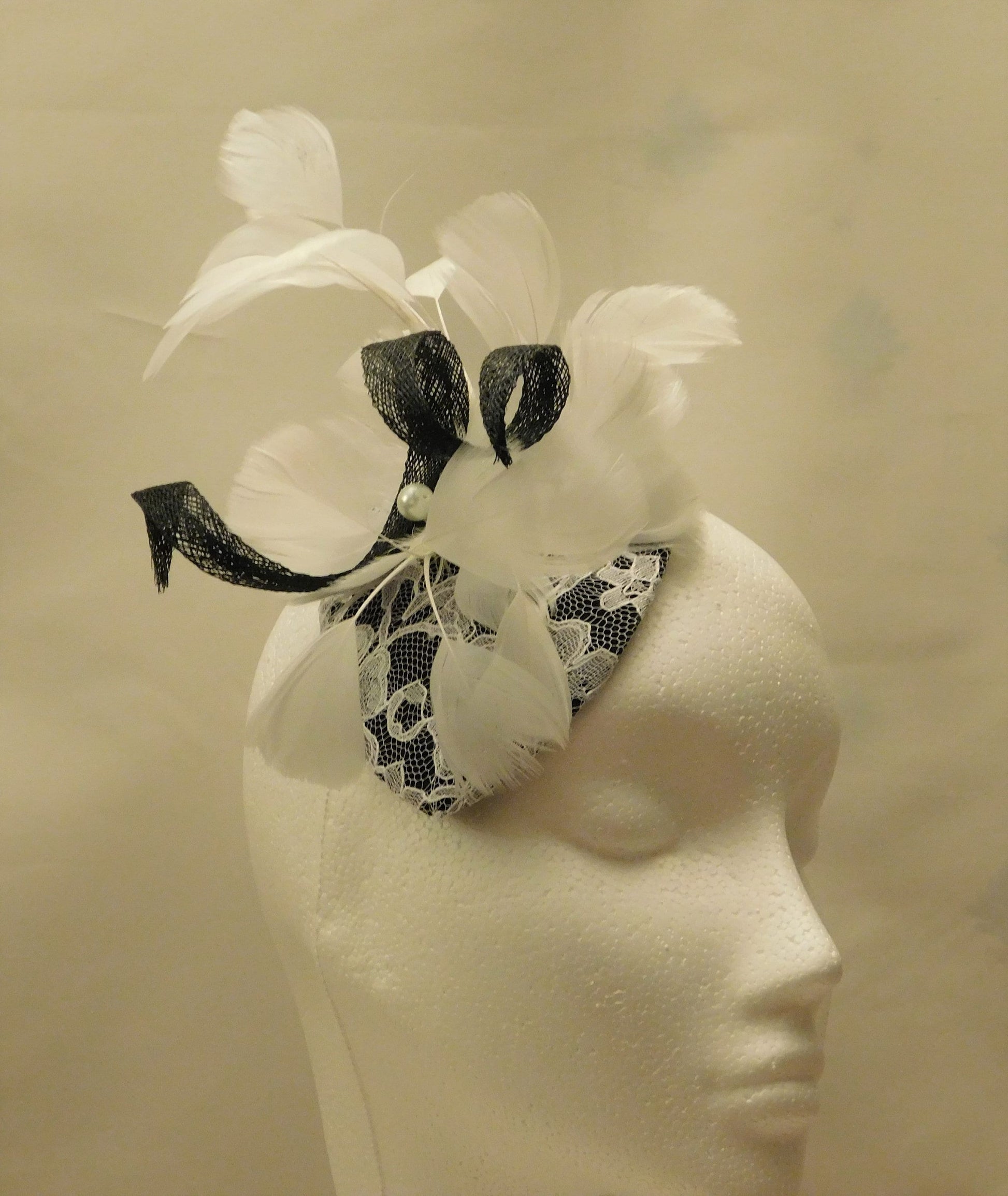 Hat Fascinator BLACK & WHITE fascinator hat, Ladies hAT Cocktail, Race,Wedding,Goodwood revival, Wedding fascinator. Feather hat fascinator