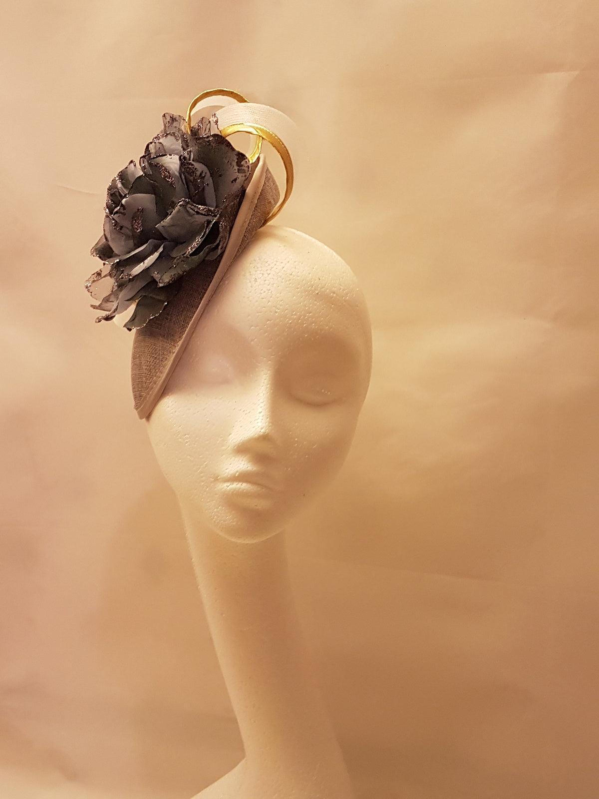 FASCINATOR Vintage 40s 50s Hat Disc Hat fascinator Ascot, Wedding fascinator. Grey hat fascinator large flower & gold edge swirl detail