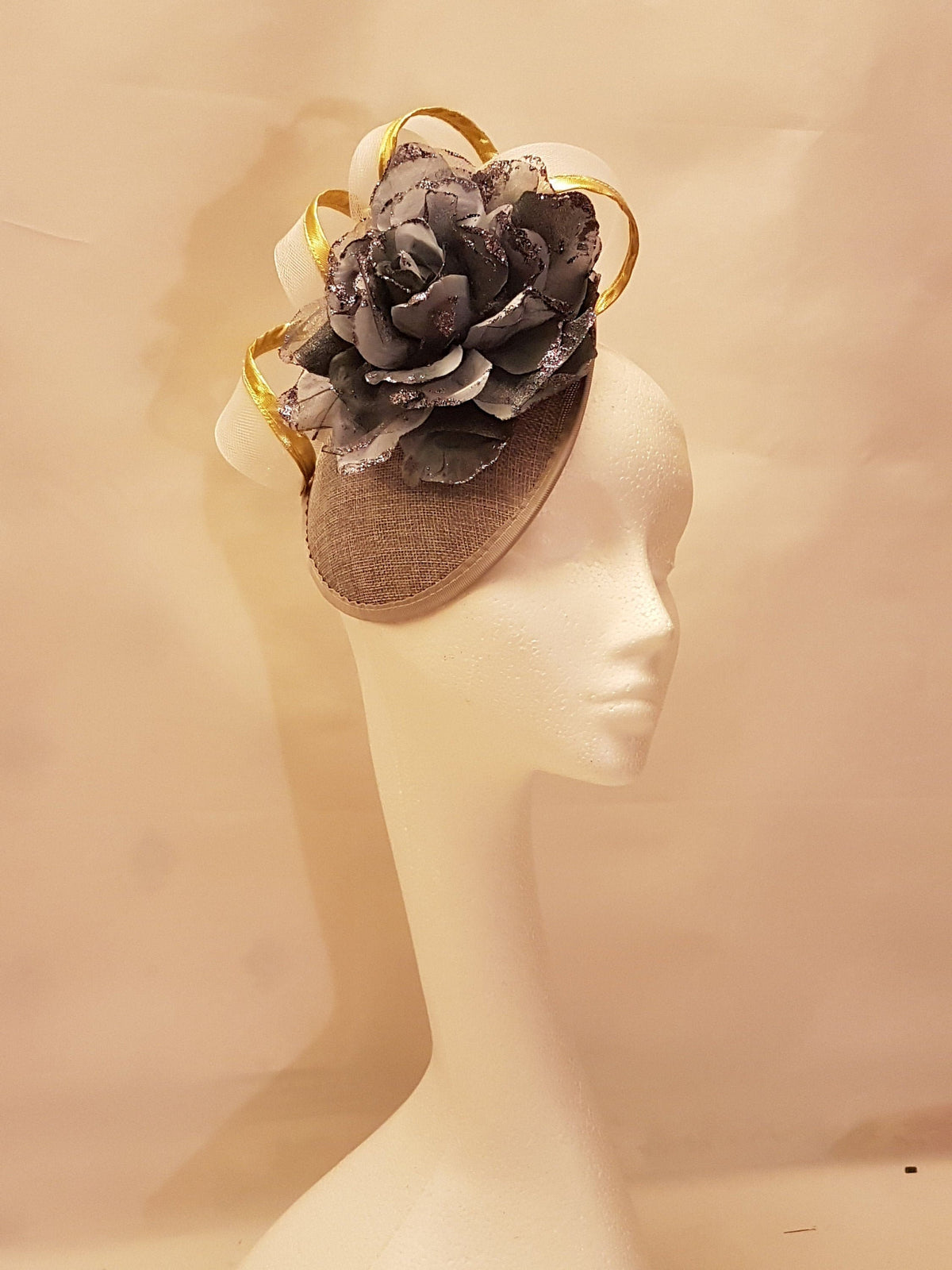 FASCINATOR Vintage 40s 50s Hat Disc Hat fascinator Ascot, Wedding fascinator. Grey hat fascinator large flower & gold edge swirl detail