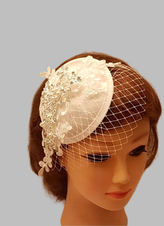 Chapeau de mariée, chapeau de mariée blanc, ivoire, chapeau de mariée avec motif en dentelle, cristal, perle, accessoire de cheveux de mariage