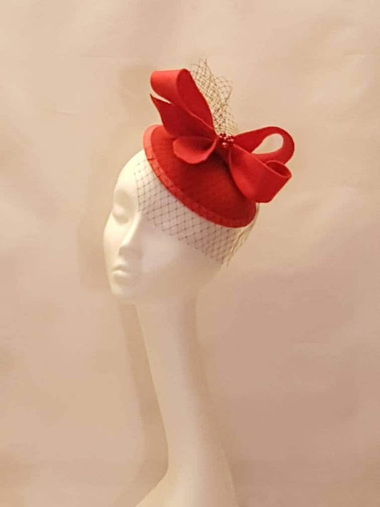 RED Fascinator. Red bow Hat with mini Birdcage veil. Red Felt fascinator Headpiece. Royal Ascot,Wedding,Church Cocktail party,Race hatinator