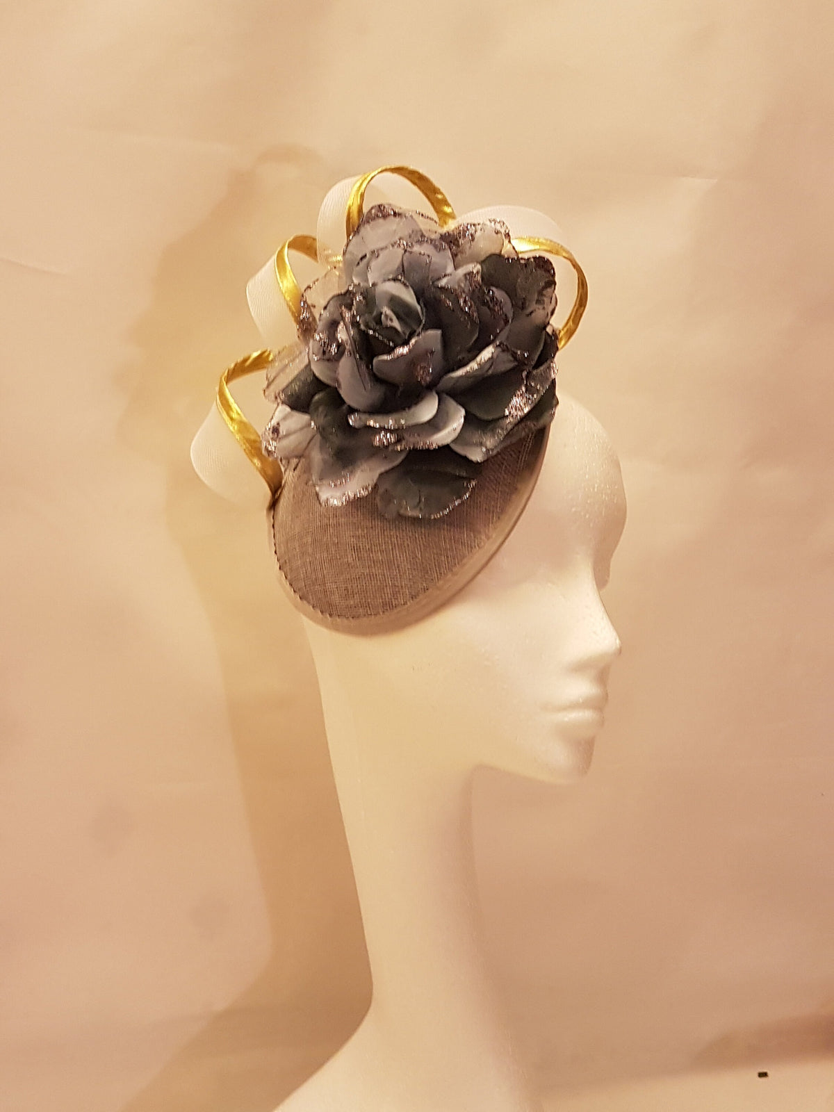 FASCINATOR Vintage 40s 50s Hat Disc Hat fascinator Ascot, Wedding fascinator. Grey hat fascinator large flower & gold edge swirl detail