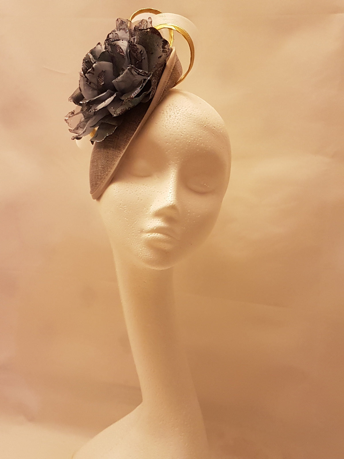 FASCINATOR Vintage 40s 50s Hat Disc Hat fascinator Ascot, Wedding fascinator. Grey hat fascinator large flower & gold edge swirl detail