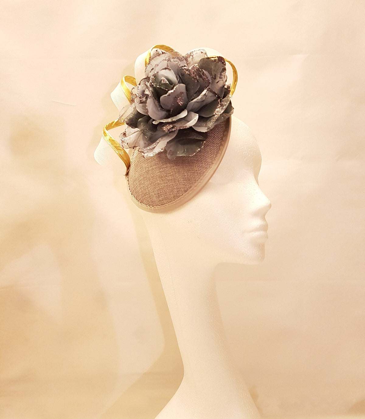 FASCINATOR Vintage 40s 50s Hat Disc Hat fascinator Ascot, Wedding fascinator. Grey hat fascinator large flower & gold edge swirl detail