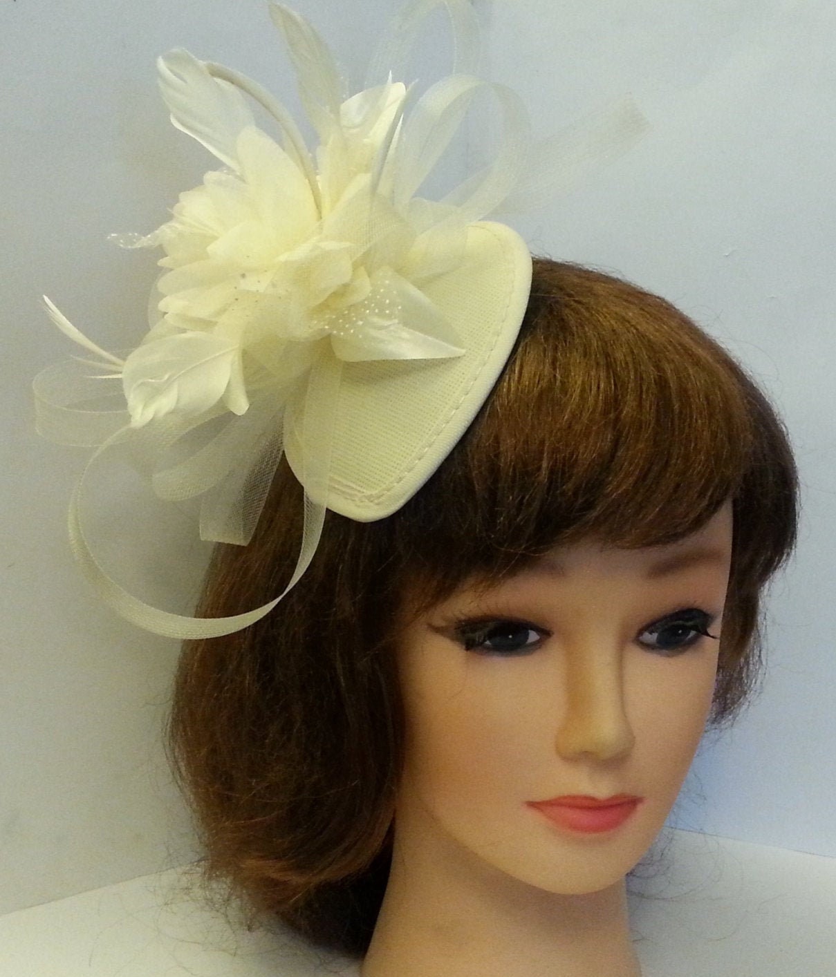 Vintage Style Teardrop Fascinator Hat: Flower & Feather Ascot Accessory