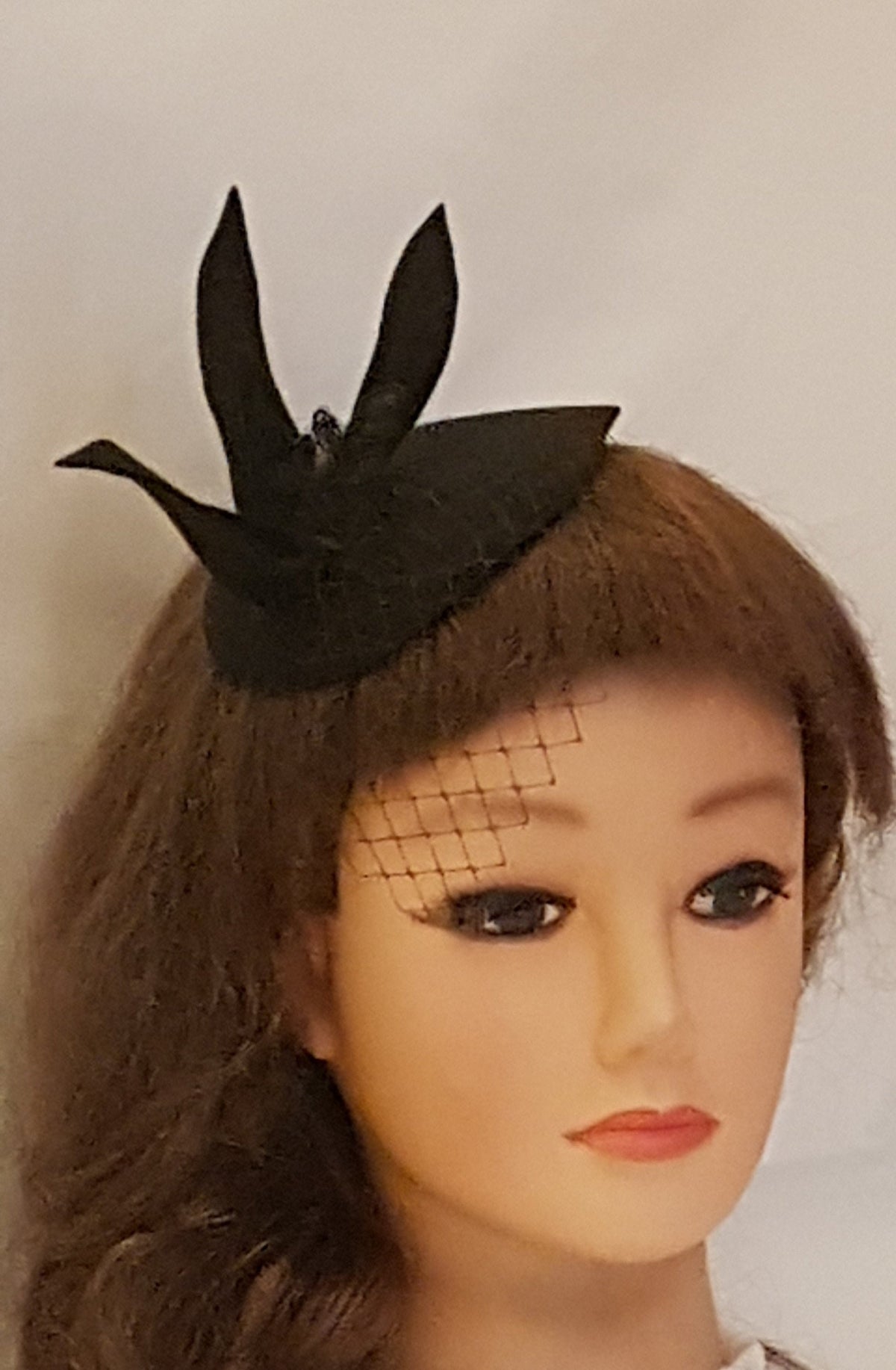 Felt Fascinator: Bridal Hair Accessory with Bow & French Net