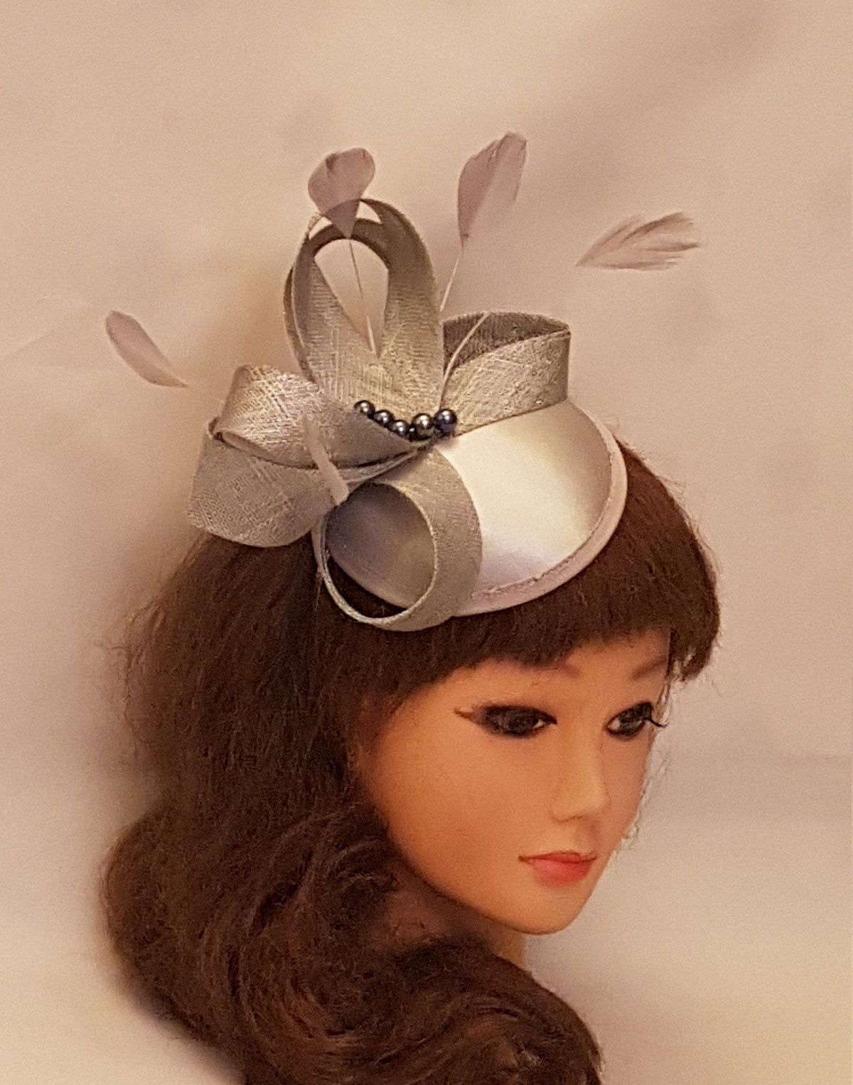 SILVER GREY Hat Fascinator for Wedding,Kentecy derby,Royal Ascot,Cocktail. Champagne,Ivory,Pink,Navy Mother of the bride/Groom Fascinator.