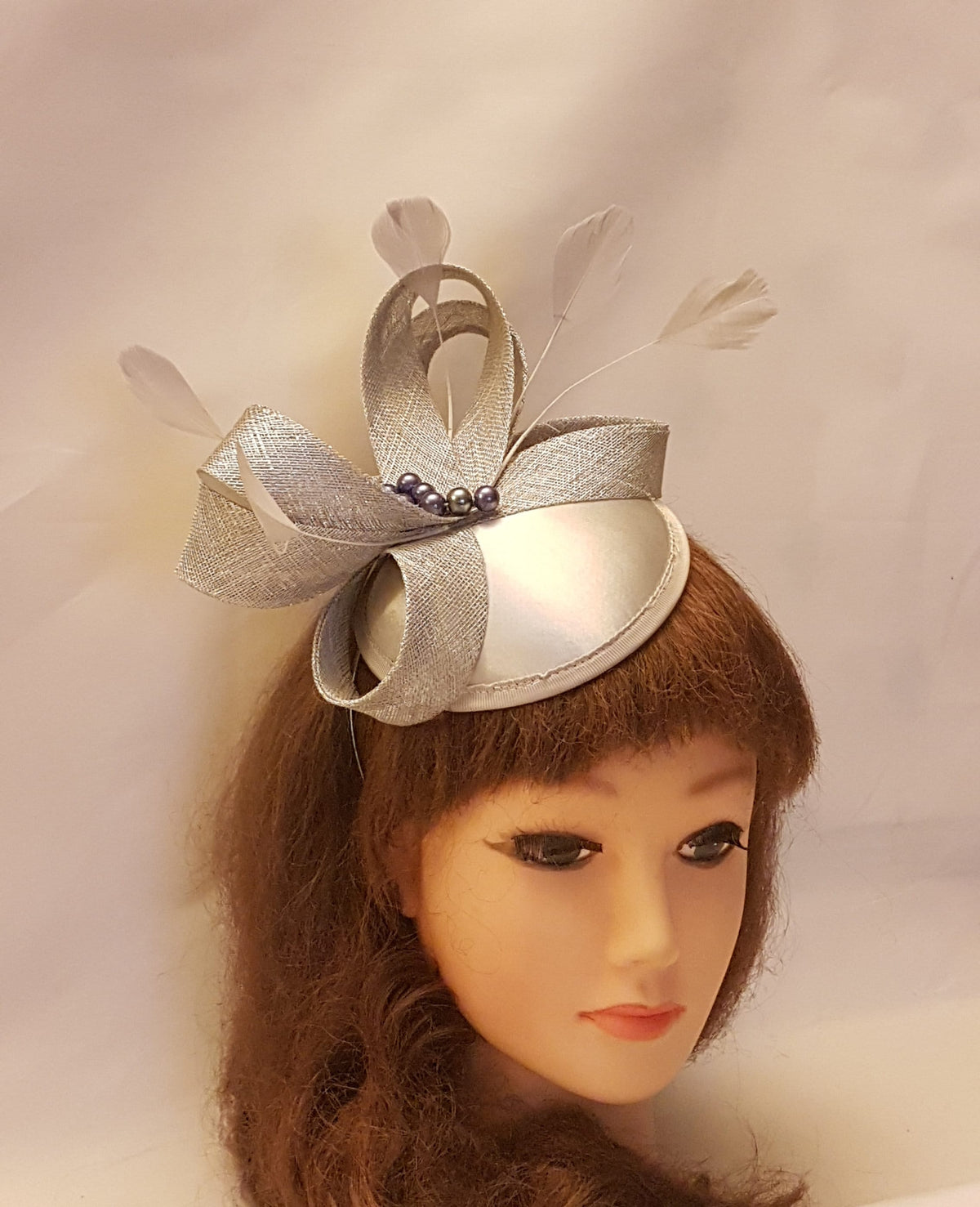 SILVER GREY Hat Fascinator for Wedding,Kentecy derby,Royal Ascot,Cocktail. Champagne,Ivory,Pink,Navy Mother of the bride/Groom Fascinator.