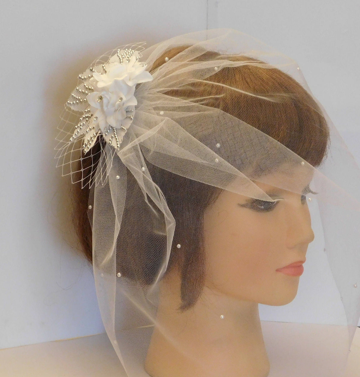 Birdcage veil Wedding Bridal accessory White or Ivory, bridal floral hairpiece Vintage fascinator with TULLE Blusher veil Bridal face veil