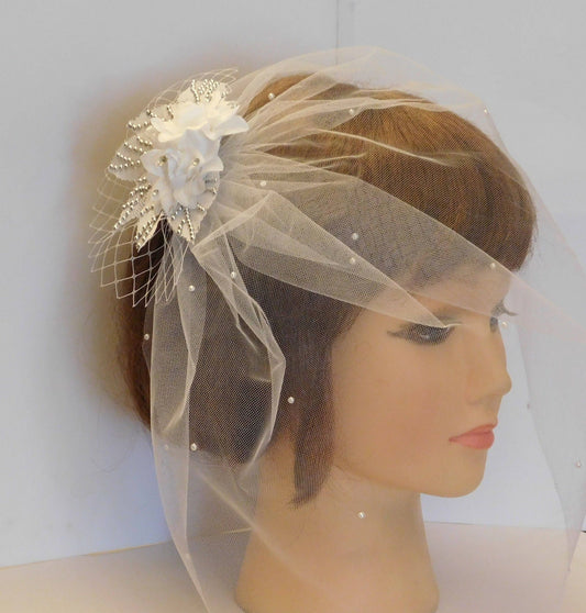 Birdcage veil Wedding Bridal accessory White or Ivory, bridal floral hairpiece Vintage fascinator with TULLE Blusher veil Bridal face veil