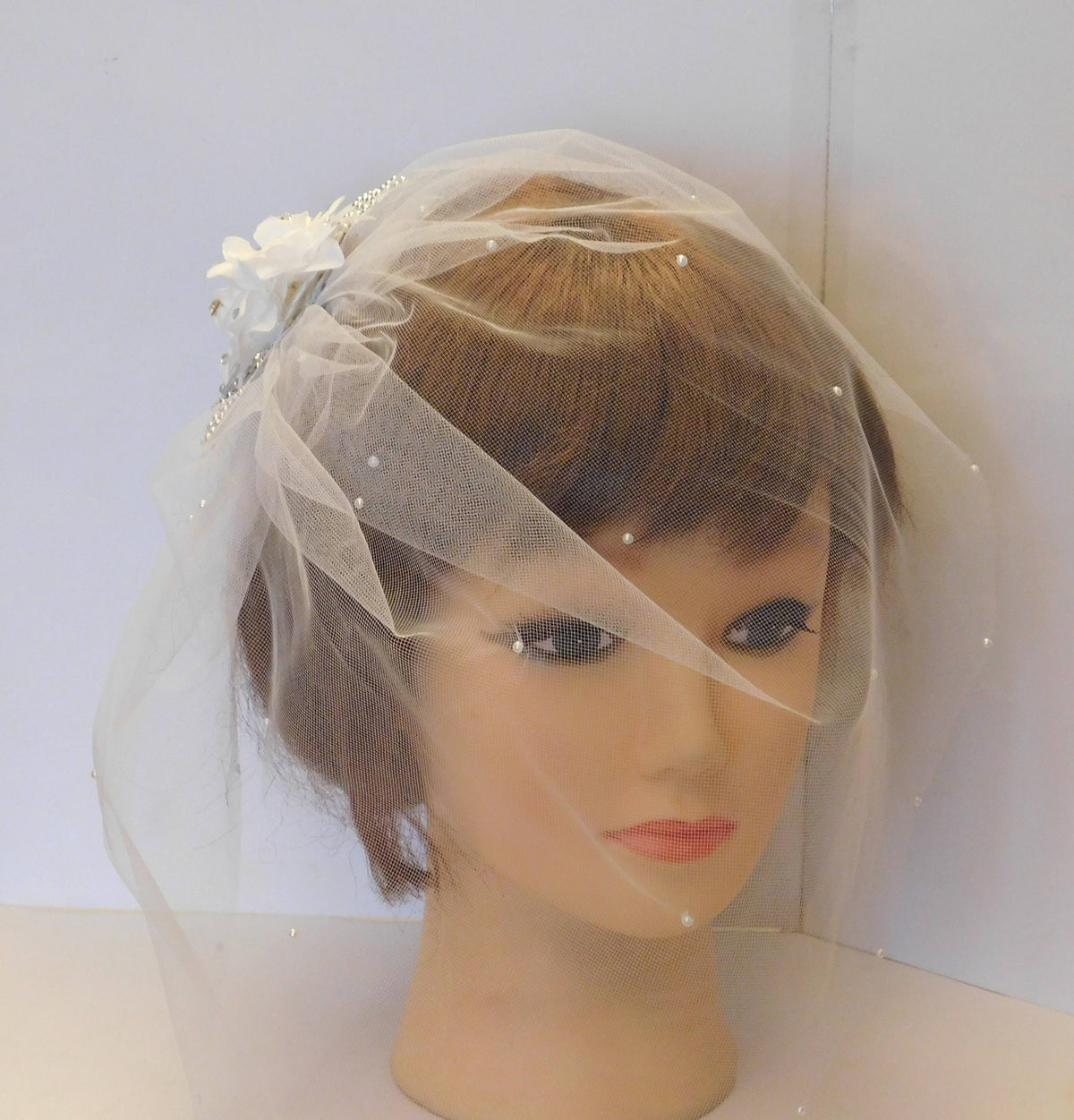Birdcage veil Wedding Bridal accessory White or Ivory, bridal floral hairpiece Vintage fascinator with TULLE Blusher veil Bridal face veil