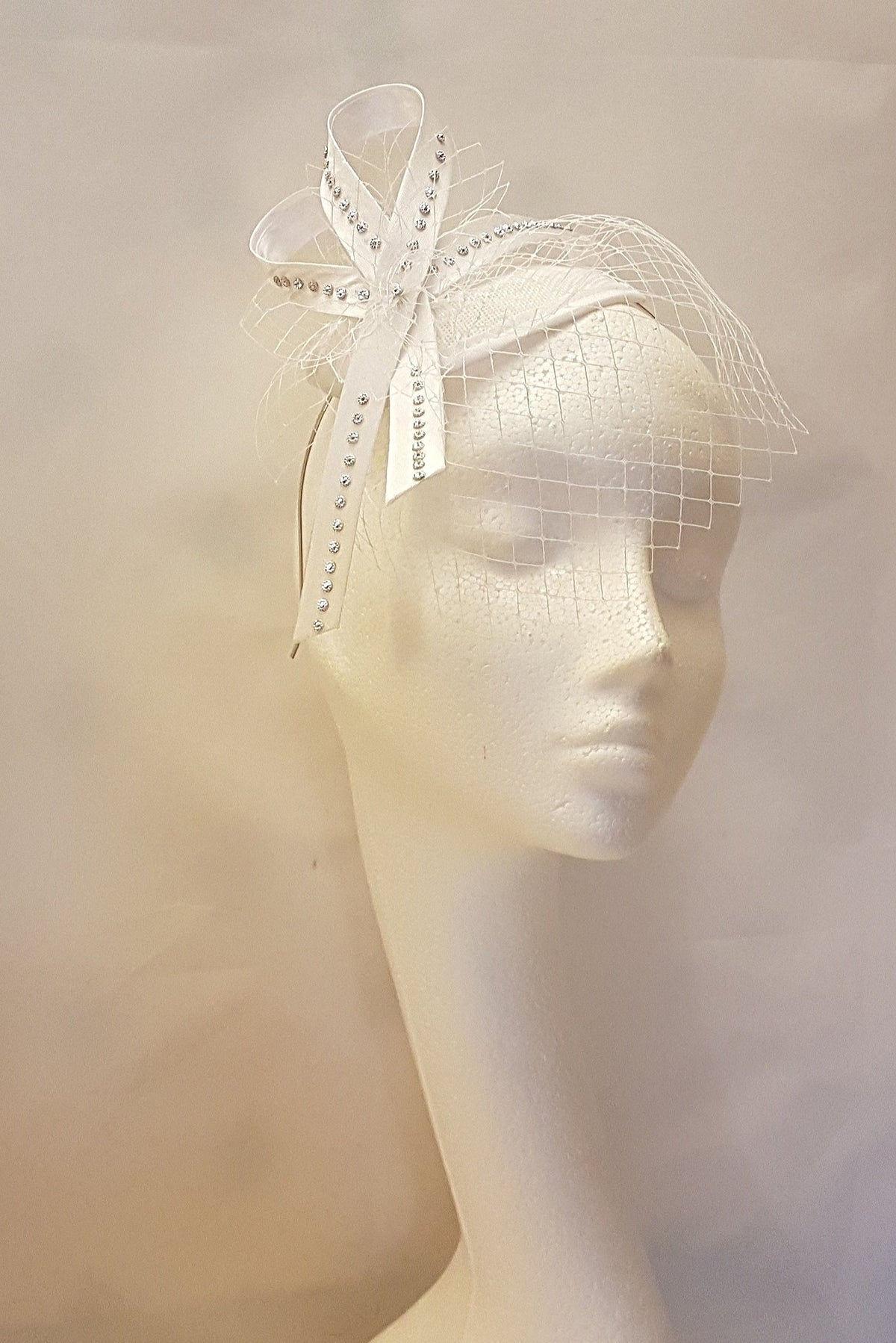 Birdcage veil Hat fascinator. 1940-50s Fascinator Bridal MINI Veil Hat with Crystal Teardrop hat Bridal White, Ivory Fascinator Headpiece