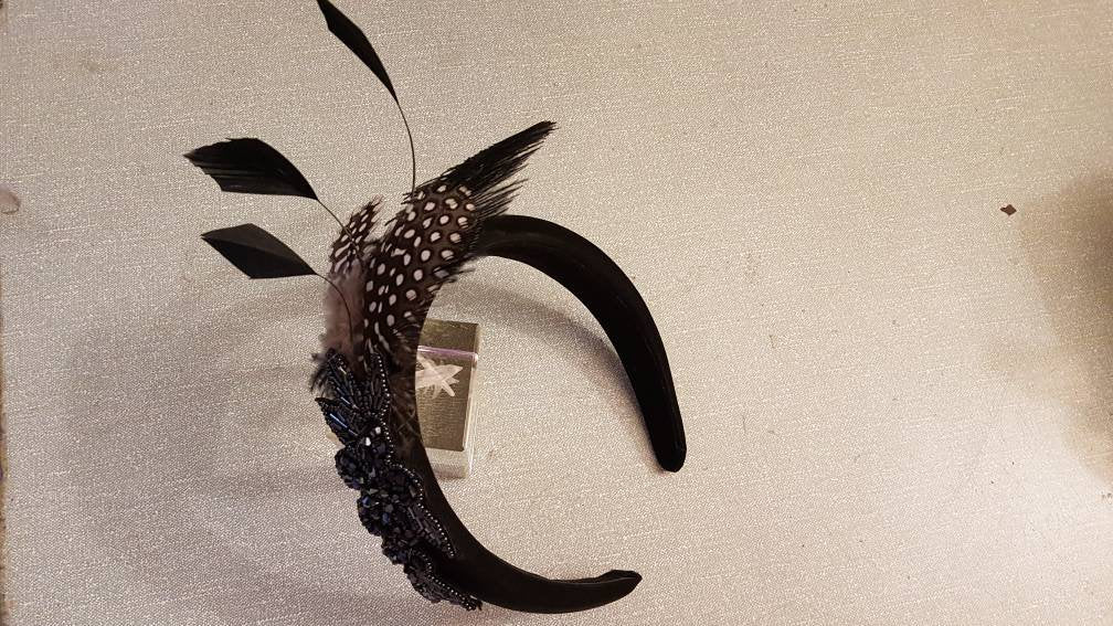 FASCINATOR #Black fascinator Thick Padded Headband Feather Fascinator Headpiece Gatsby feather Headband Halo Headband. Feather aliceband