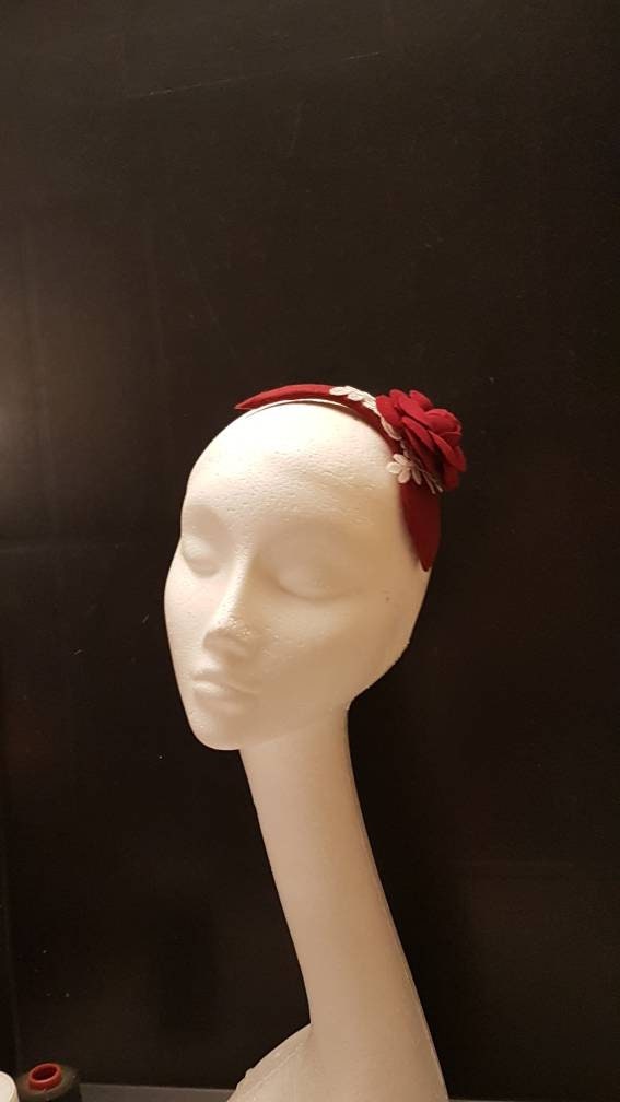 MAROON FASCINATOR HEADBAND. Modern Felt fascinator with Maroon  Rose. Cocktail,Ladies day,Wedding Maroon rose flower Hairpiece.