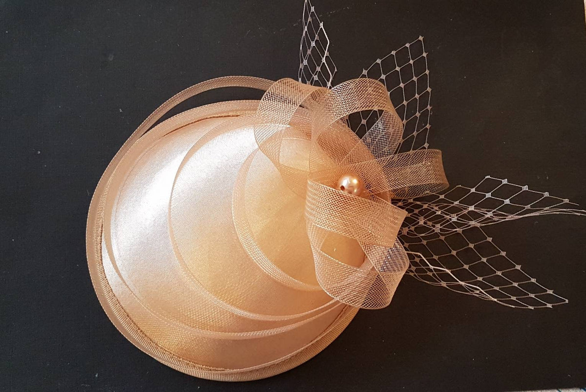 TAN/NUDE FASCINATOR,40s 50s Tan Hat fascinator # Champagne/Tan hat fascinator, Race,Cocktail,Ladies day,Ascot hat Brown feather flower hat