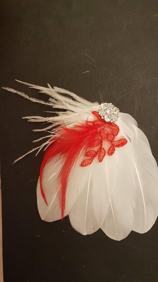 Bridal Hair Clip Bridal Feather Fascinator, Feather Hair Piece, Wedding Hair Accessory, ivory feather hair clip, Bridal feather fascinator