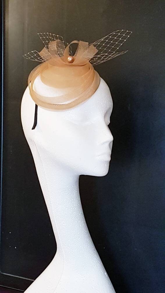 TAN/NUDE FASCINATOR,40s 50s Tan Hat fascinator # Champagne/Tan hat fascinator, Race,Cocktail,Ladies day,Ascot hat Brown feather flower hat