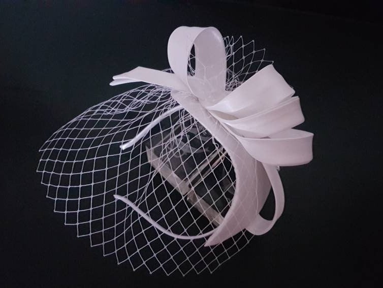Bridal birdcage veil with hat