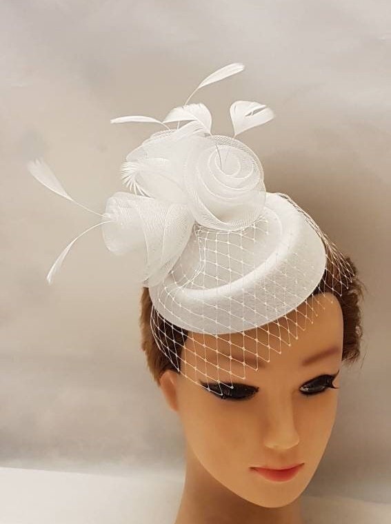 Bridal birdcage veil fascinator hat #Feather fascinator hat White Ivory Black birdcage veil Feather hat fascinator, Wedding hair accessory