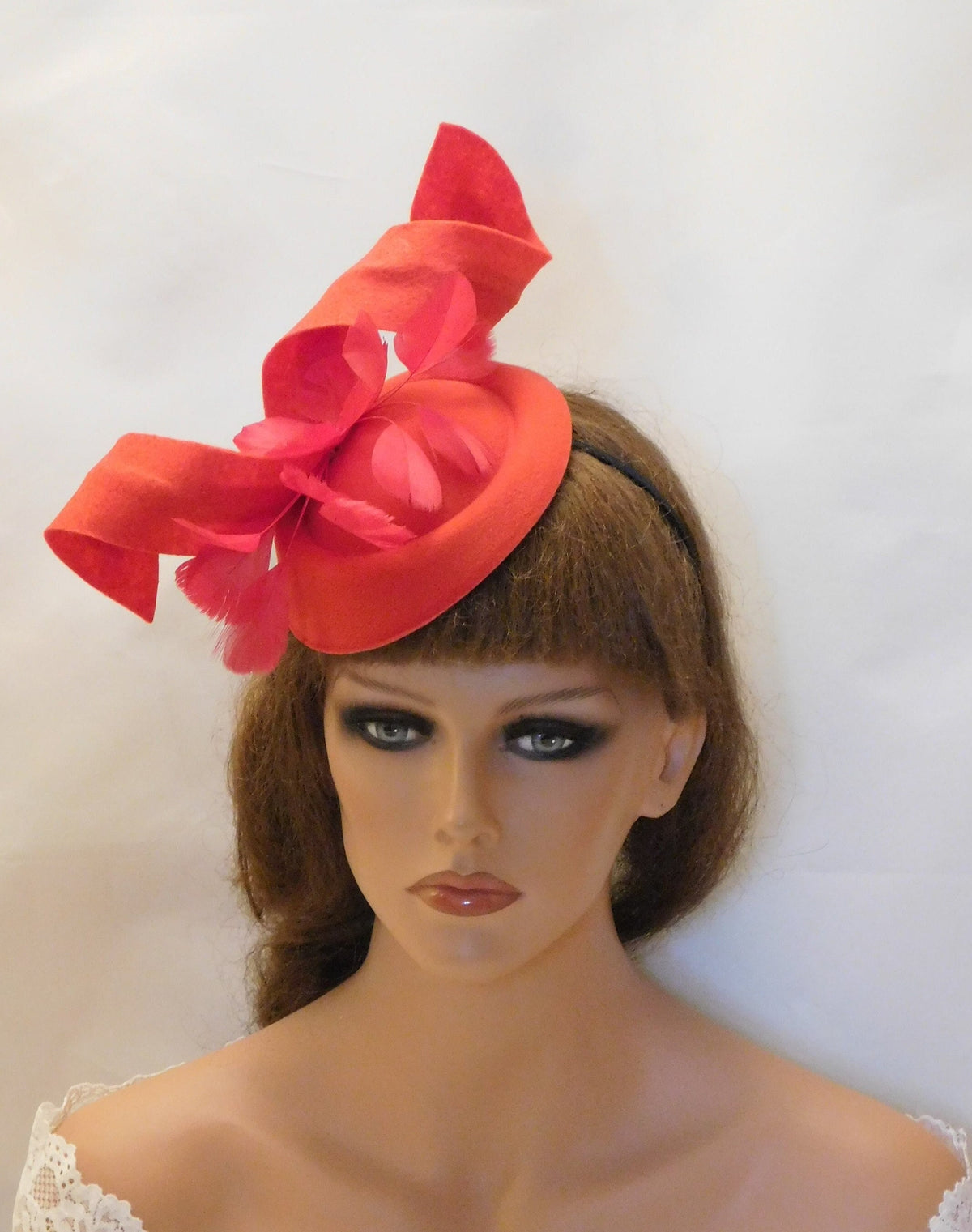 Hat Fascinator Red pillbox hat fascinator with feathers #Ascot hat Wedding hat Church hat,Cocktail hat fascinator Red hat,Fascinator
