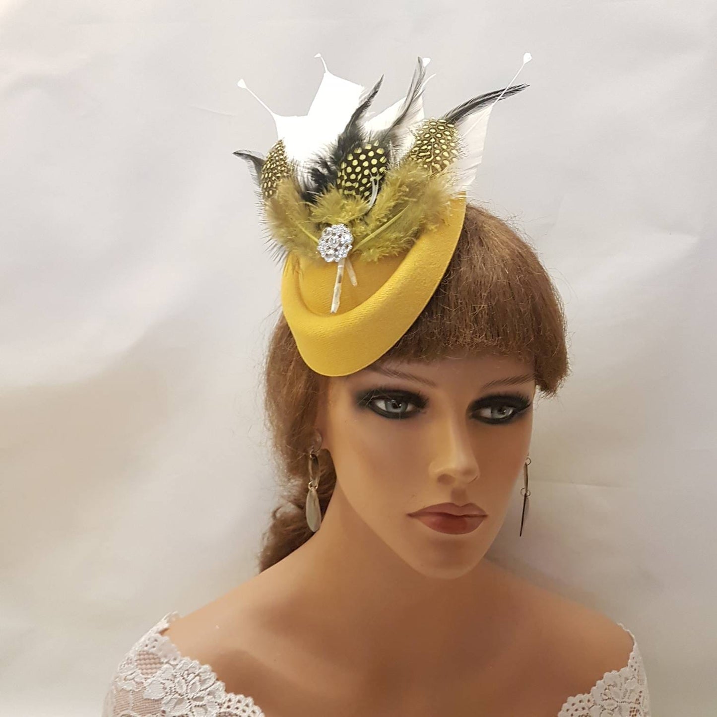 Chapeau Fascinator Chapeau Pilulier Moutarde Or Fascinator #Chapeau Plume Or Moutarde Derby Ascot Course De Mariage Cocktail Dames Église chapeau Fascinator