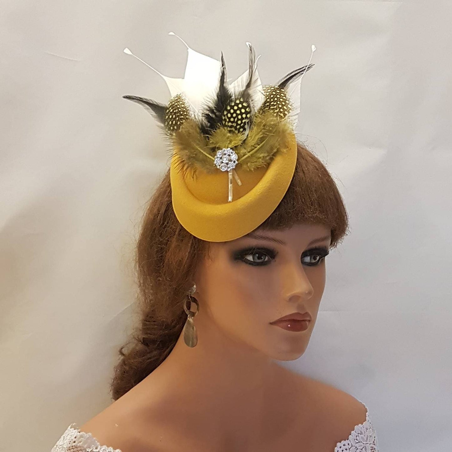 Chapeau Fascinator Chapeau Pilulier Moutarde Or Fascinator #Chapeau Plume Or Moutarde Derby Ascot Course De Mariage Cocktail Dames Église chapeau Fascinator