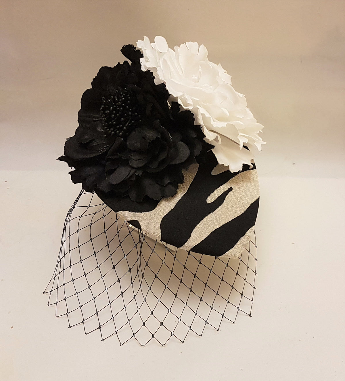Black & White Teardrop Fascinator Hat: Vintage Style Race Day Headpiece