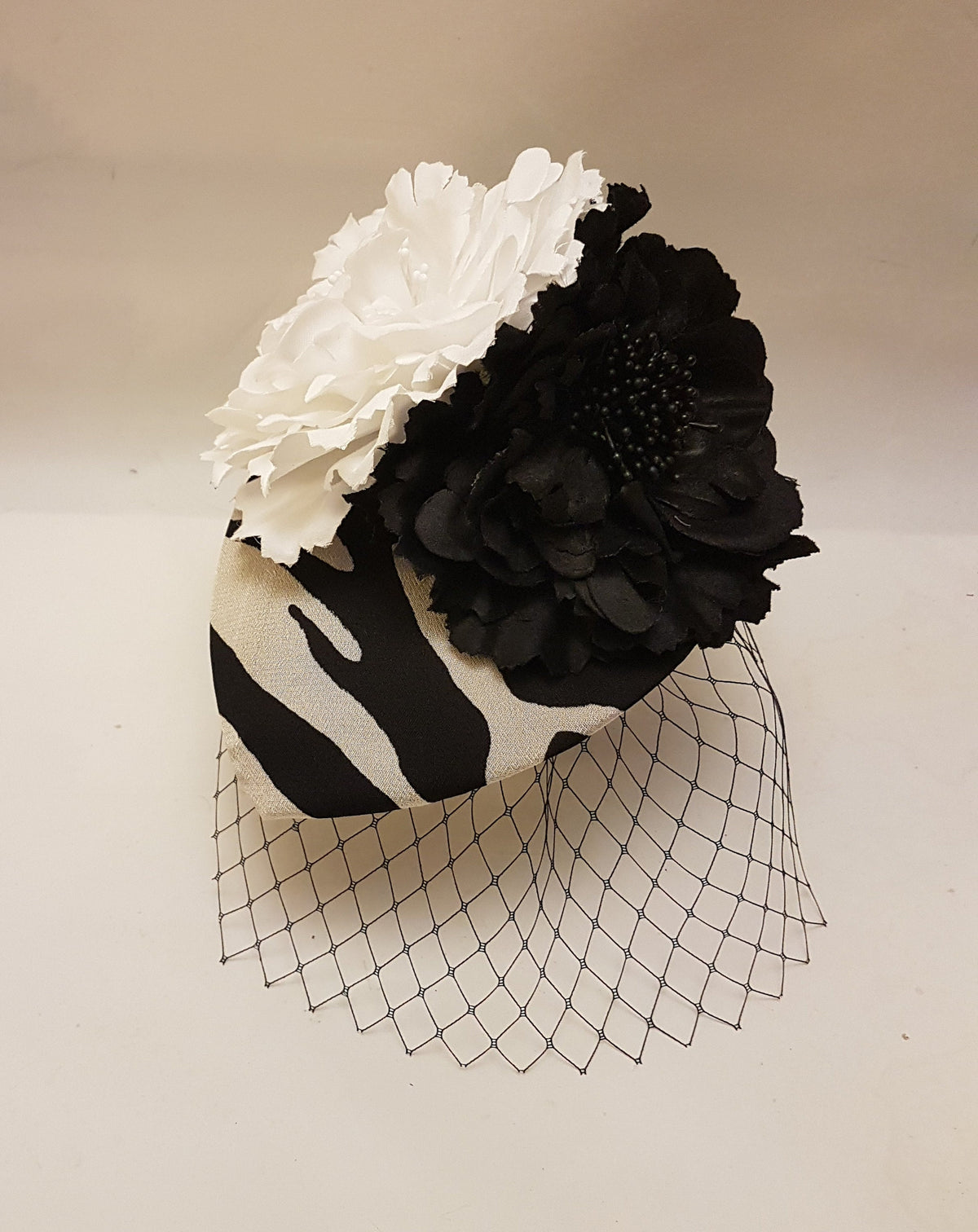 Black & White Teardrop Fascinator Hat: Vintage Style Race Day Headpiece