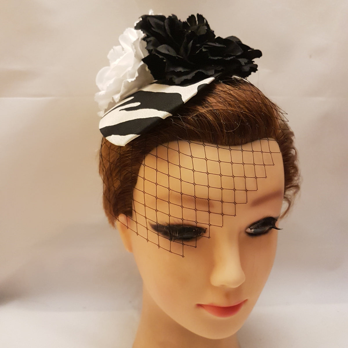 Black & White Teardrop Fascinator Hat: Vintage Style Race Day Headpiece