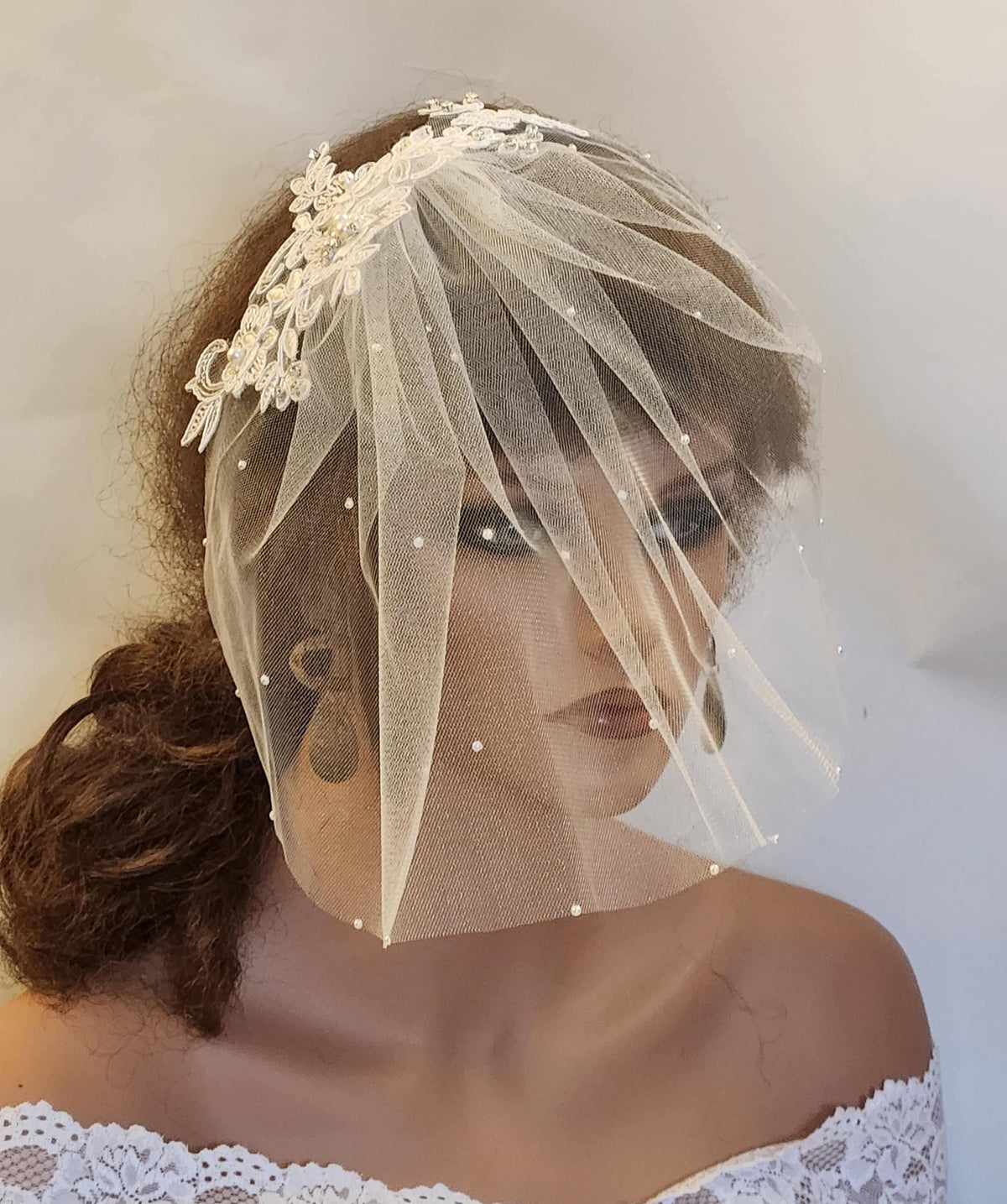 Bridal birdcage veil . White, Ivory Tulle birddcage veil