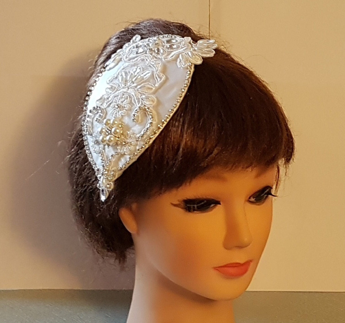 wedding hat fascinator with birdcage veil