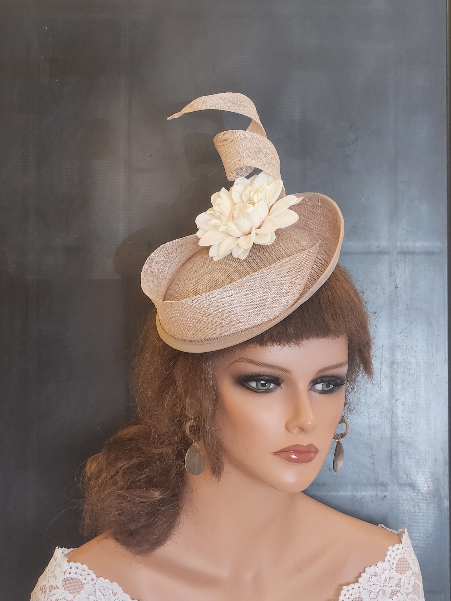 Chamagne/Nude/ Tan fascinator