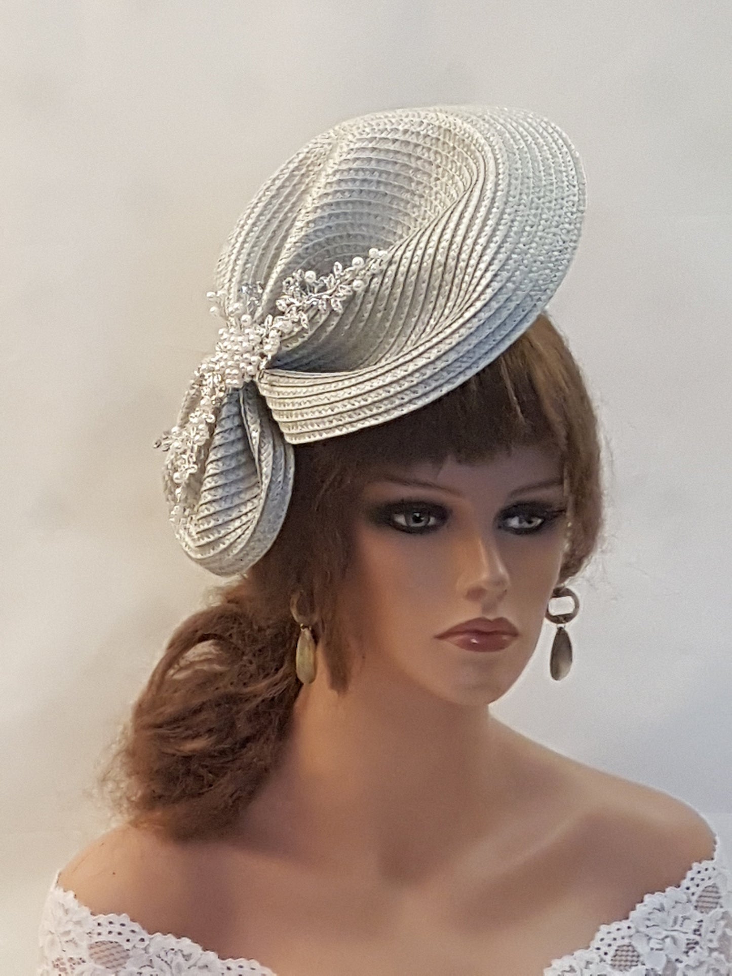 Silver grey mother of the bride fascinator hat. Fascinator for wedding, Races and Parties