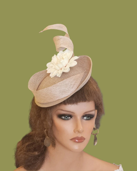 Chamagne/Nude/ Tan fascinator