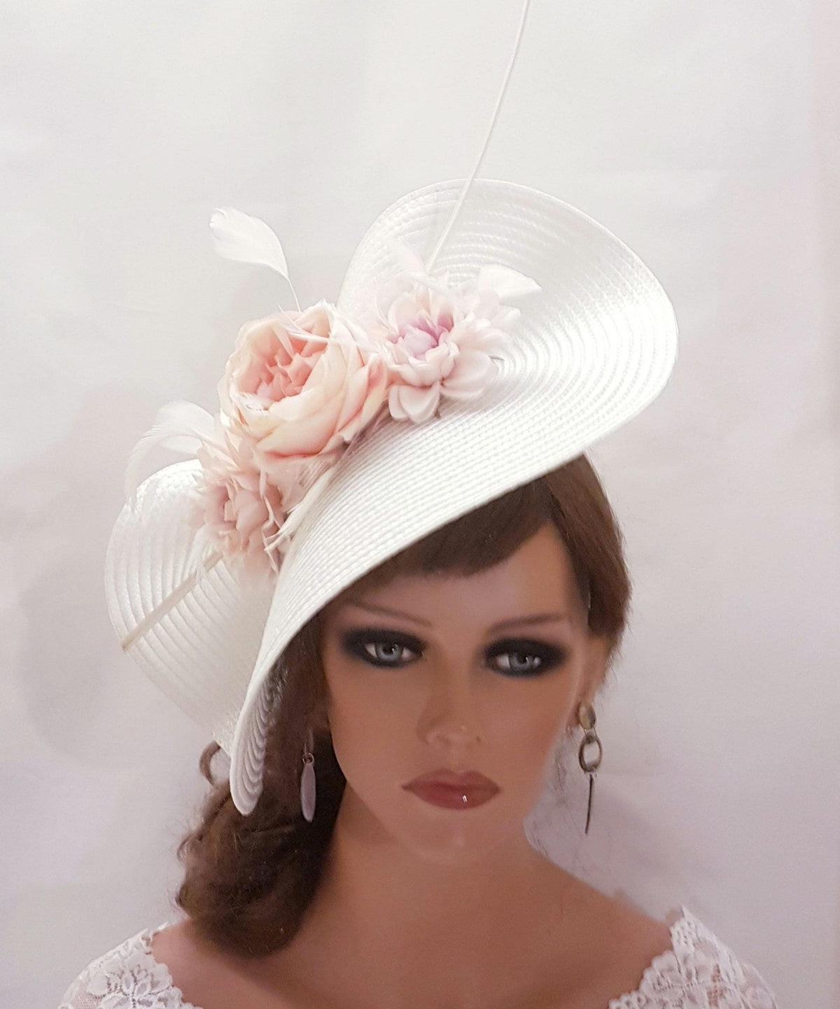 White and Pink mother of the bride hat fascinator. Whte Saucer hatinator with long Quill Feather and BLUSH PINK Flowers