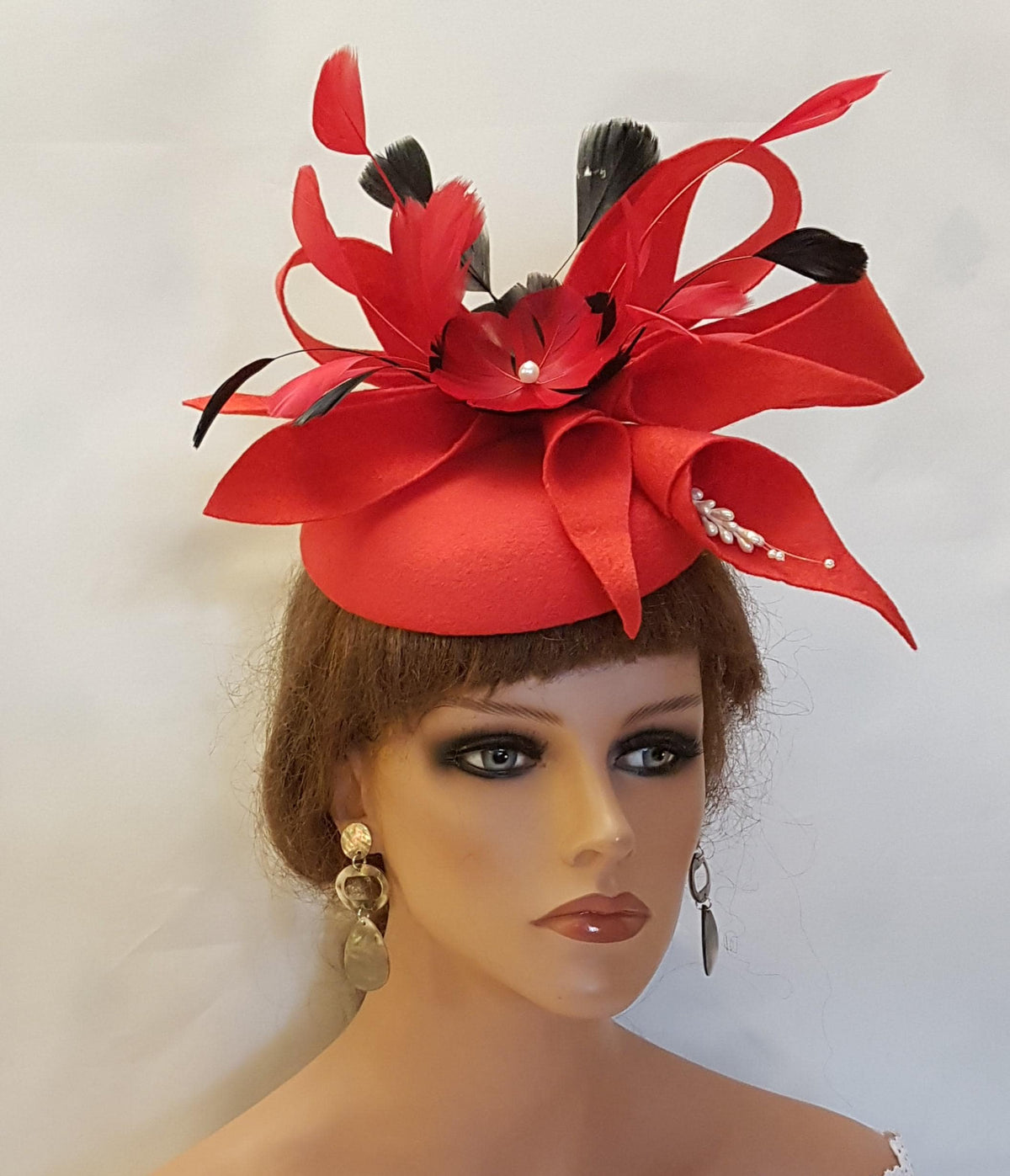 RED FASCINATOR WITH fELT ASORNMENT