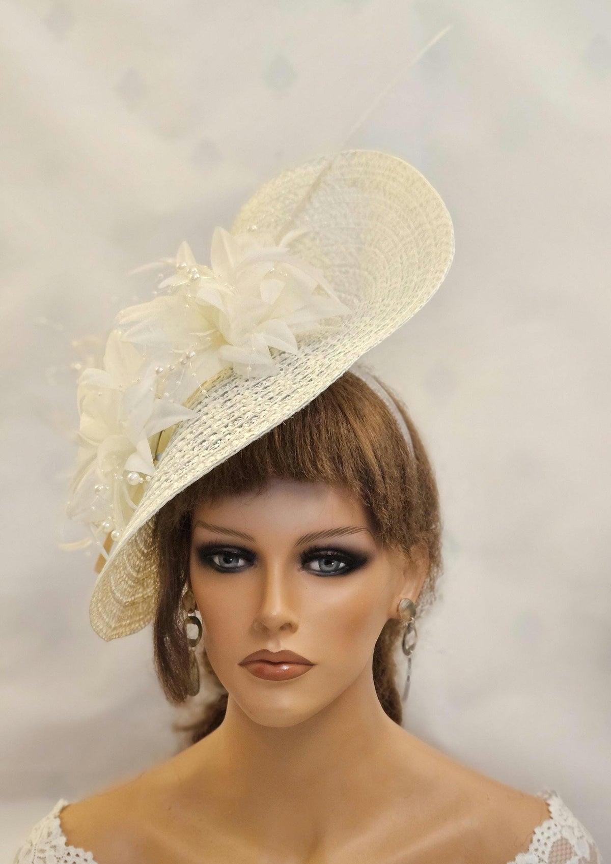 Ivory PP Straw hat fascinator. Ivory Ascot hat fascinator. Mother of the bride hat fascinator