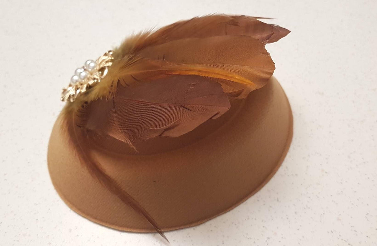 TAN/NUDE FASCINATOR, 40s 50s Tan Hat fascinator #Tan/Nude Feather hat fascinator Race,Cocktail,Ladies day,Ascot hat with Brown feathers