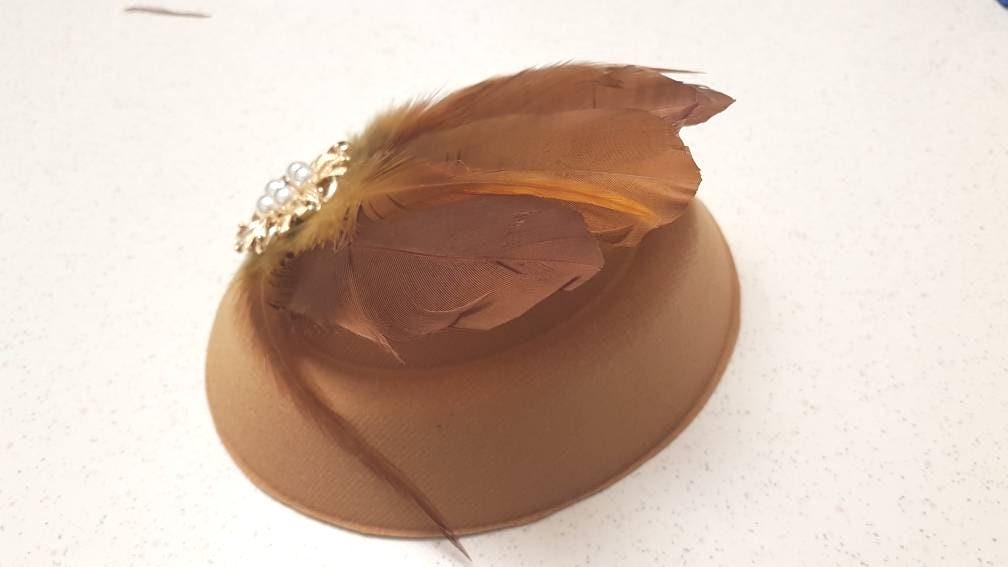 TAN/NUDE FASCINATOR, 40s 50s Tan Hat fascinator #Tan/Nude Feather hat fascinator Race,Cocktail,Ladies day,Ascot hat with Brown feathers