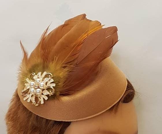 TAN/NUDE FASCINATOR, 40s 50s Tan Hat fascinator #Tan/Nude Feather hat fascinator Race,Cocktail,Ladies day,Ascot hat with Brown feathers