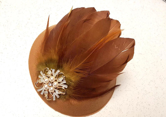 TAN/NUDE FASCINATOR, 40s 50s Tan Hat fascinator #Tan/Nude Feather hat fascinator Race,Cocktail,Ladies day,Ascot hat with Brown feathers