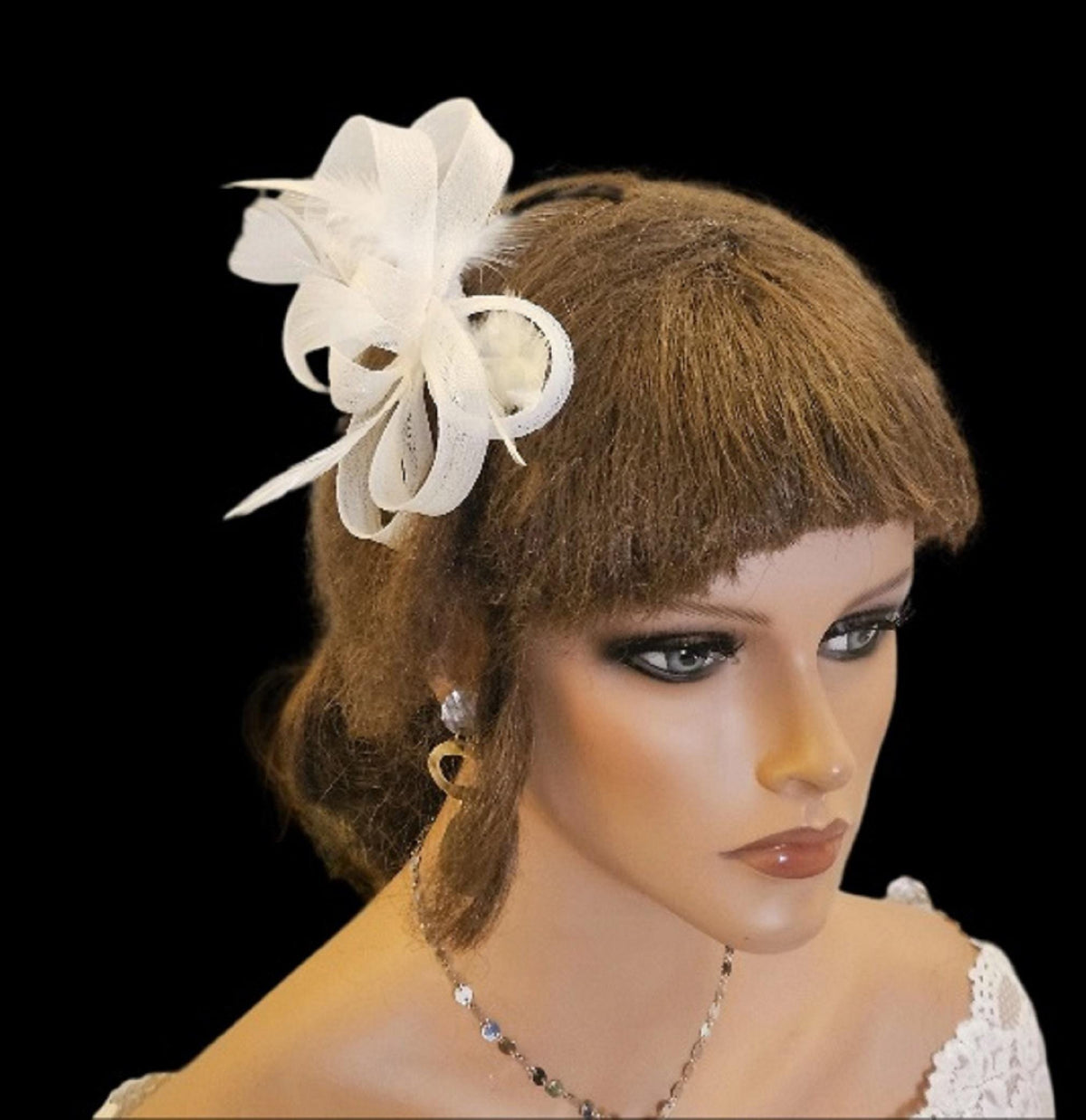 Comb fascinator. White fascinator