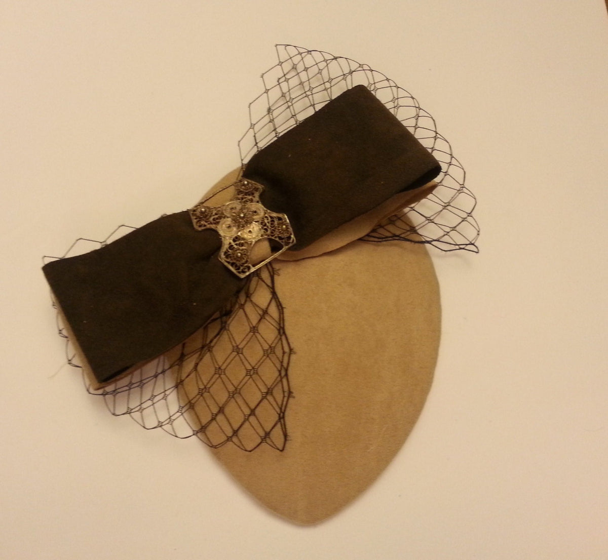 TAN/NUDE Teardrop Hat Lady Womens Dress Fascinator SUEDE Vintage 40s50s Dress Bow Hat fascinator Party Wedding Ascot,Goodwood,Cocktail hat