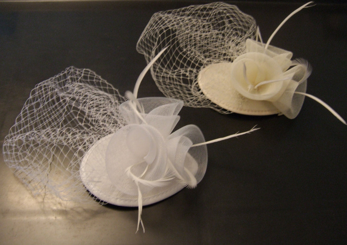 Wedding Hat Fascinator. Ladies occasion Feather #fascinator Vintage inspired Frenchnet Blusher veil hat.