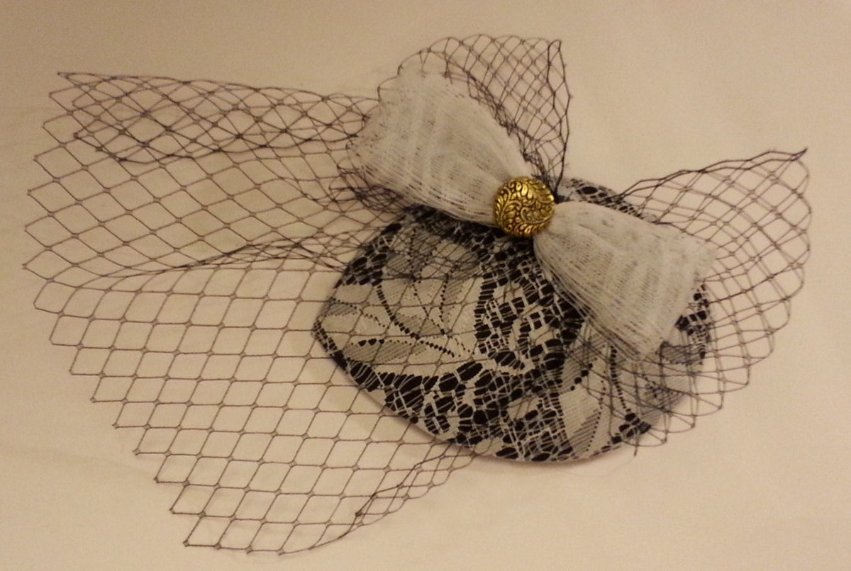 Sale! Vintage VEIL HAT 40s-50s Black & White Teardrop hat Mini birdcage veil Fascinator Antique gold centre embellishment Fascinator clip
