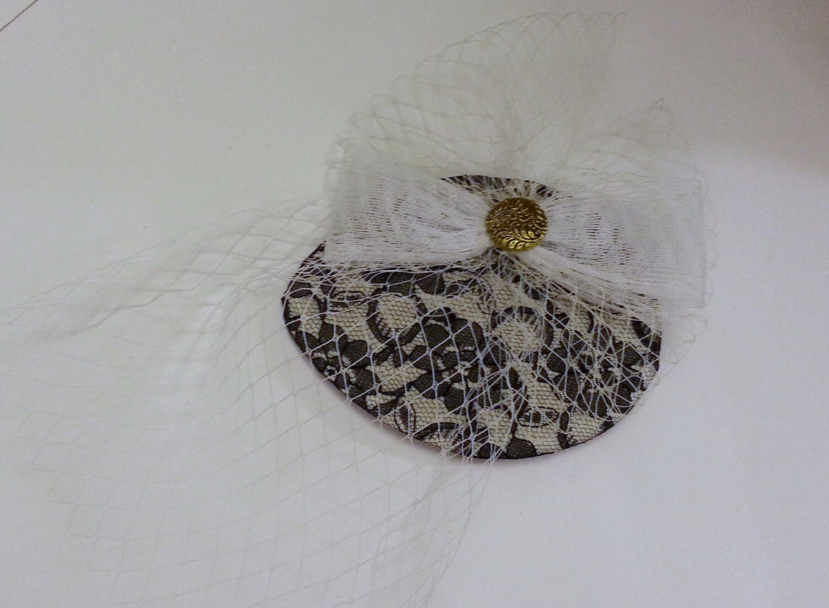 Sale! Vintage VEIL HAT 40s-50s Black & White Teardrop hat Mini birdcage veil Fascinator Antique gold centre embellishment Fascinator clip
