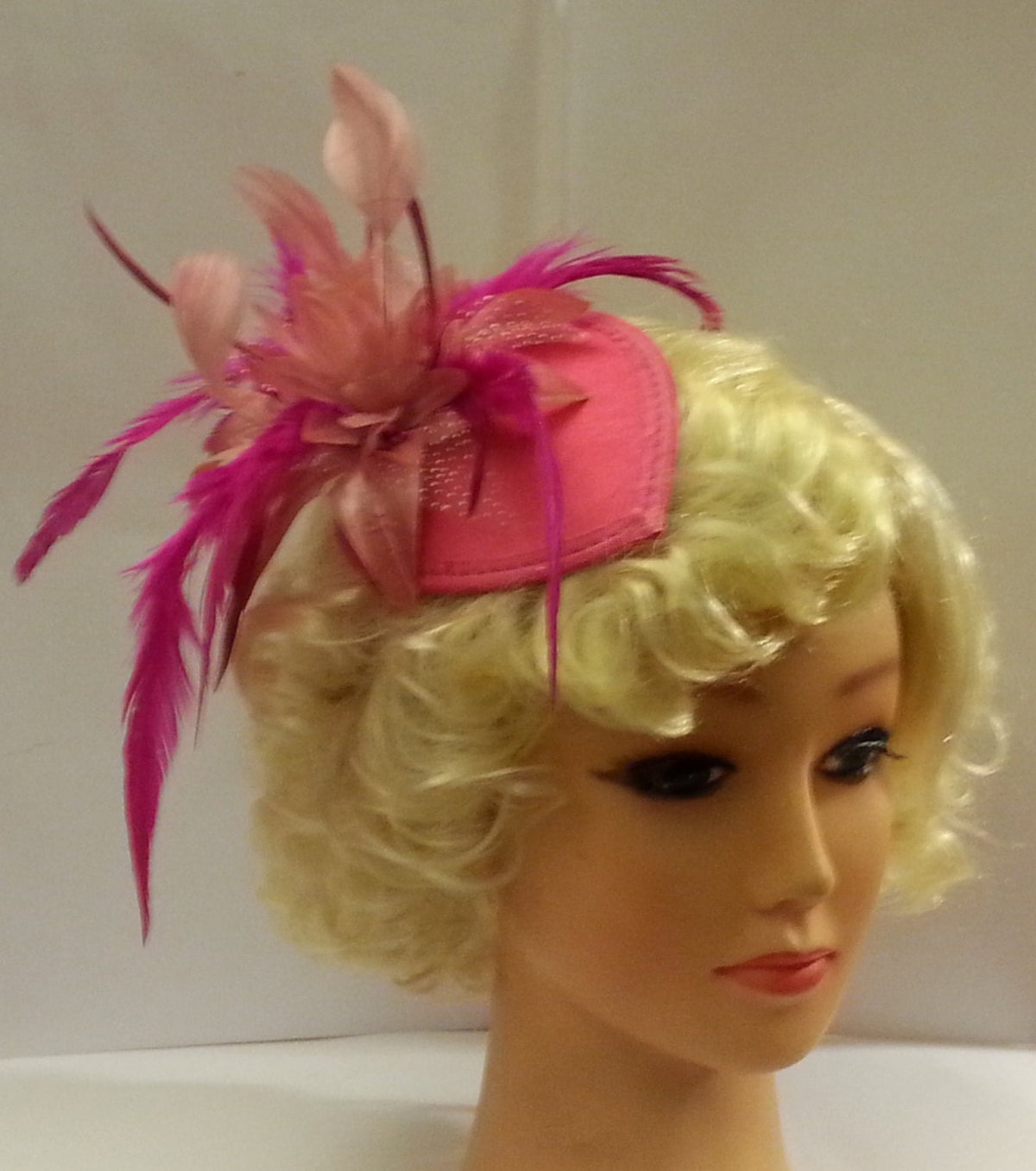 Stylish Hot Pink Fascinator with Feather Details, Vintage 1940s-50s Inspired wedding Hair accessories Teardrop hat ladies ascot fascinator